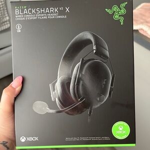 *NEW IN BOX* Razer blackshark v2 X